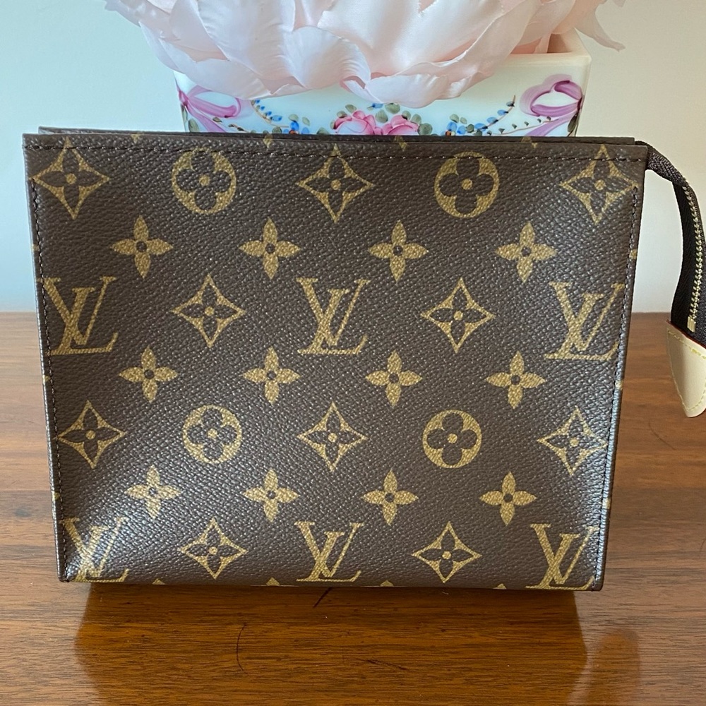 ❌SOLD❌ Toiletry 19